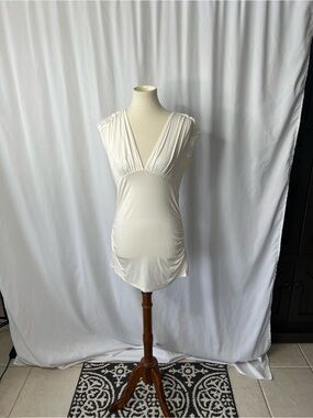 VENUS Ivory Ruched Lace Trim Top – Size L – Stretchy V-Neck Blouse